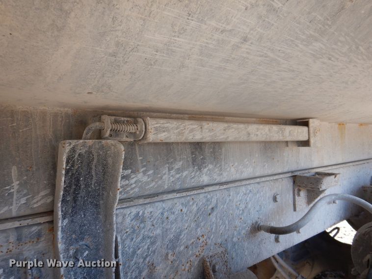 image for item MO9575 2004 Kenworth T800  dump truck