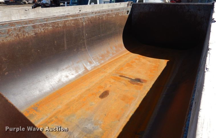 image for item MO9575 2004 Kenworth T800  dump truck