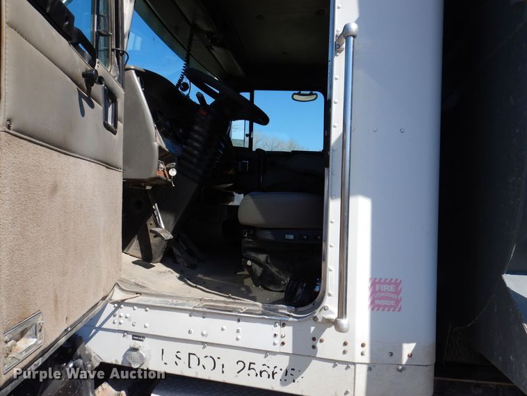 image for item MO9575 2004 Kenworth T800  dump truck