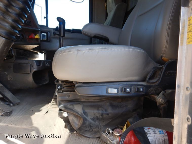 image for item MO9575 2004 Kenworth T800  dump truck