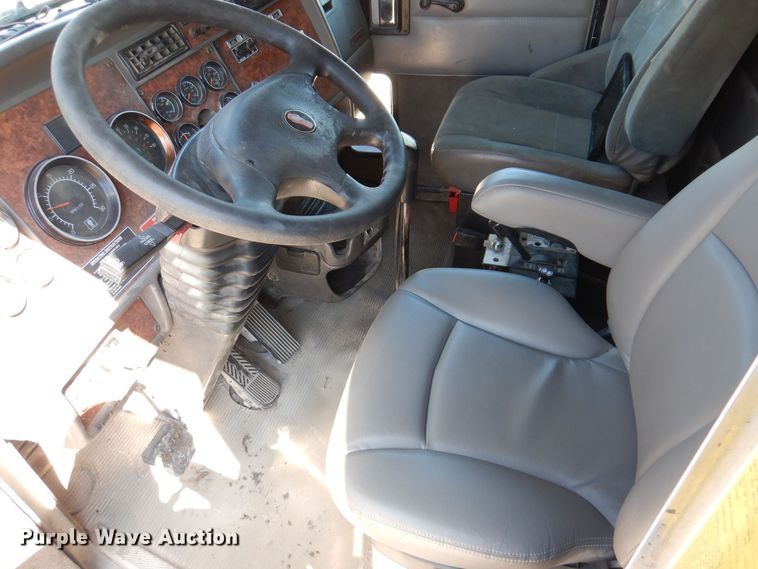 image for item MO9575 2004 Kenworth T800  dump truck