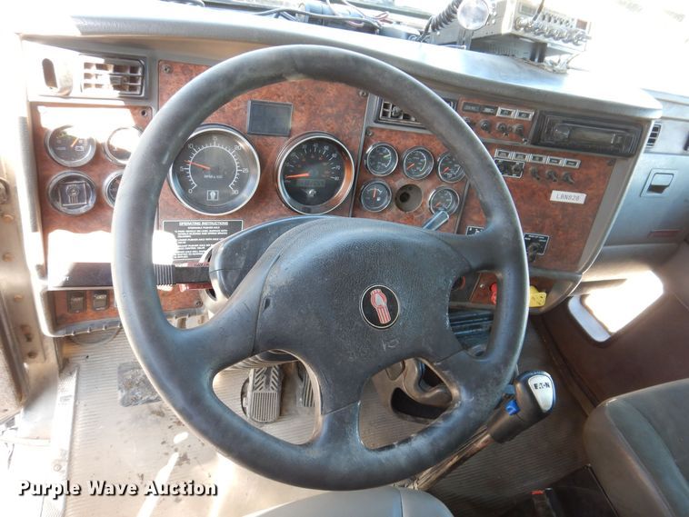 image for item MO9575 2004 Kenworth T800  dump truck