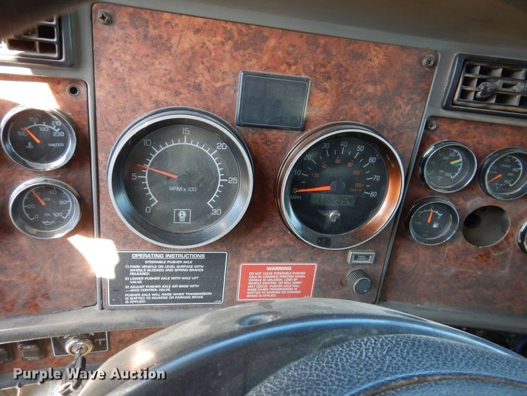 image for item MO9575 2004 Kenworth T800  dump truck