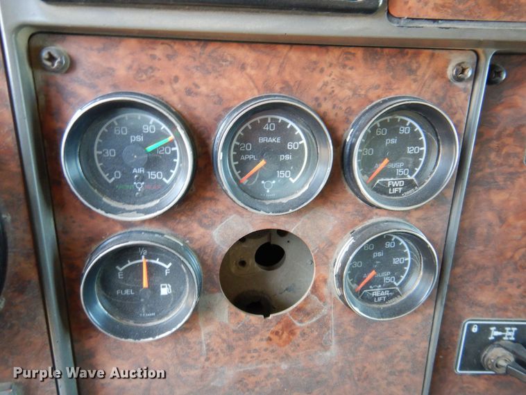 image for item MO9575 2004 Kenworth T800  dump truck