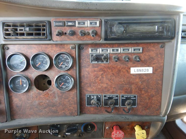 image for item MO9575 2004 Kenworth T800  dump truck