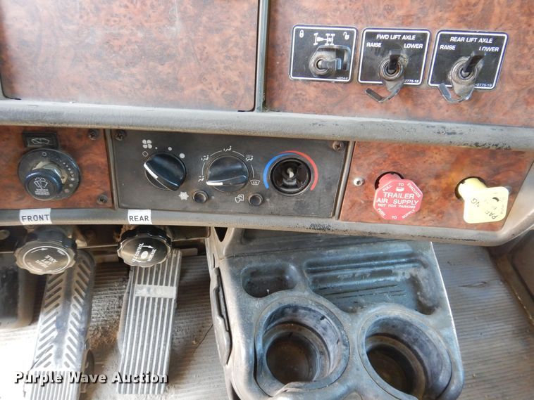 image for item MO9575 2004 Kenworth T800  dump truck