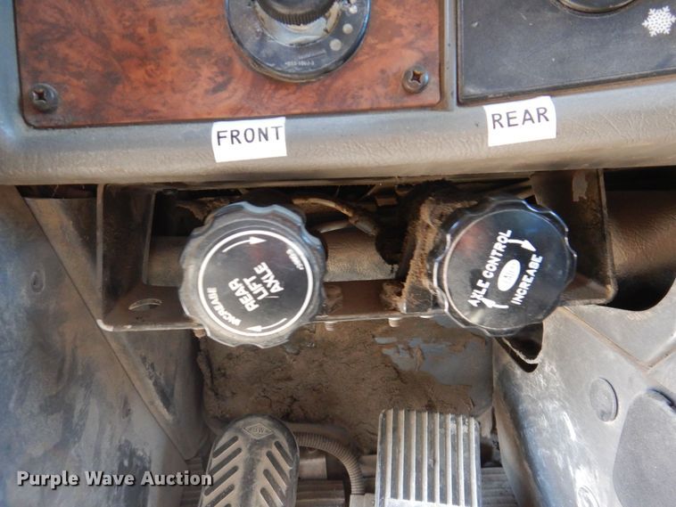 image for item MO9575 2004 Kenworth T800  dump truck