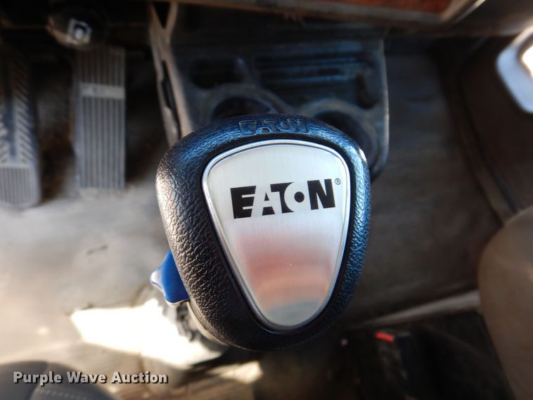 image for item MO9575 2004 Kenworth T800  dump truck