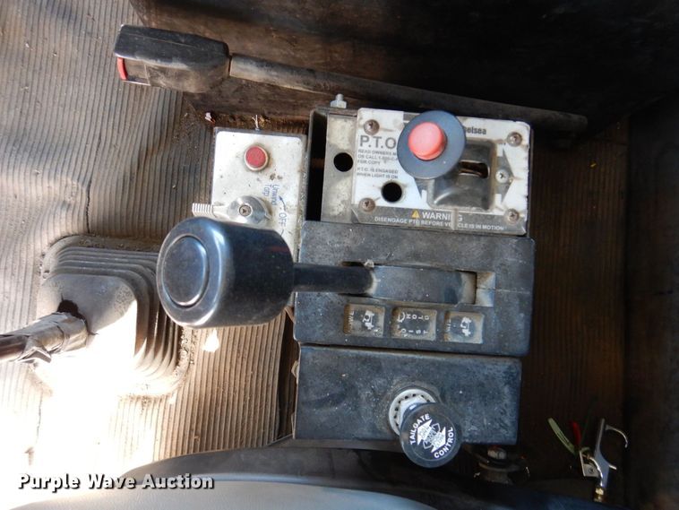 image for item MO9575 2004 Kenworth T800  dump truck