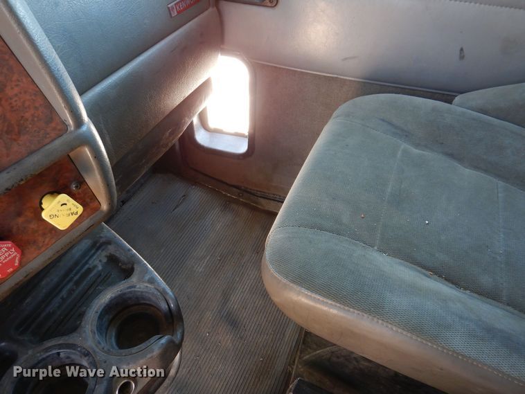 image for item MO9575 2004 Kenworth T800  dump truck