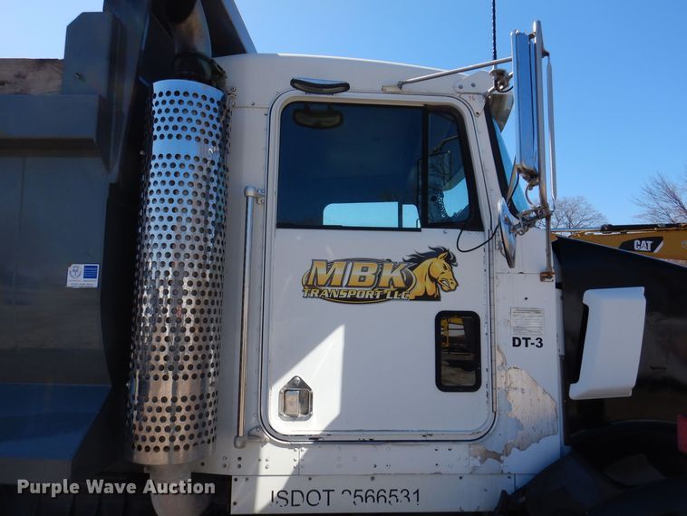 image for item MO9575 2004 Kenworth T800  dump truck