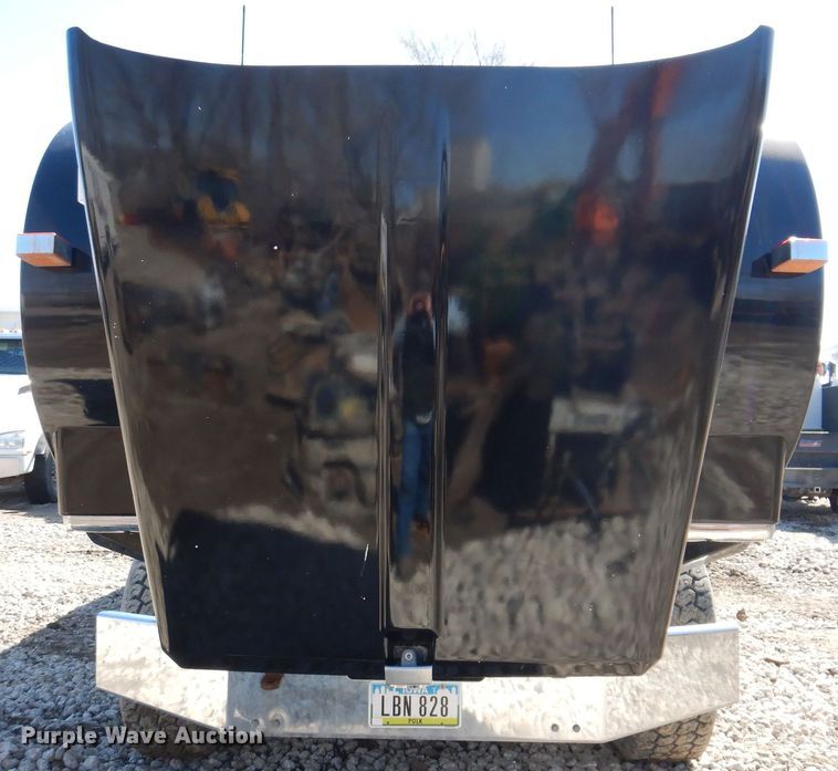 image for item MO9575 2004 Kenworth T800  dump truck