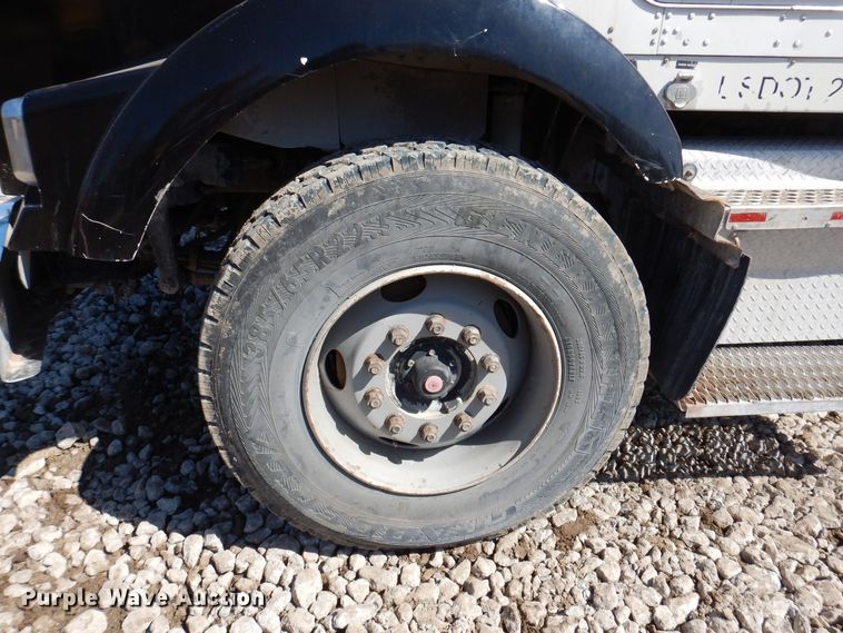 image for item MO9575 2004 Kenworth T800  dump truck