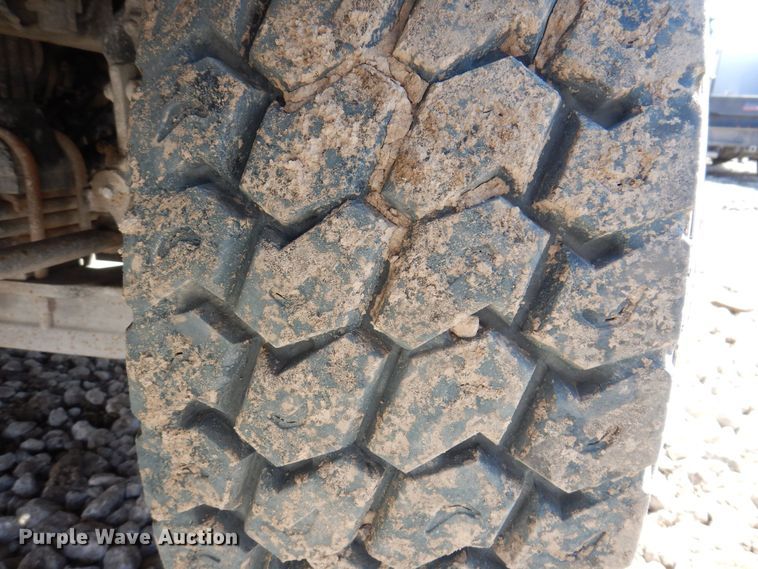 image for item MO9575 2004 Kenworth T800  dump truck