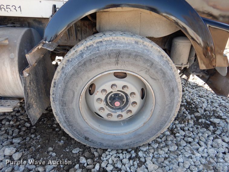 image for item MO9575 2004 Kenworth T800  dump truck