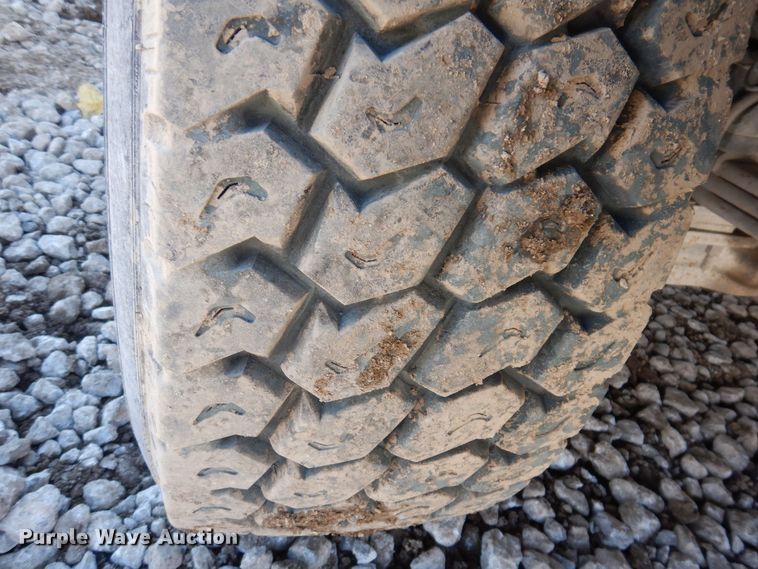 image for item MO9575 2004 Kenworth T800  dump truck