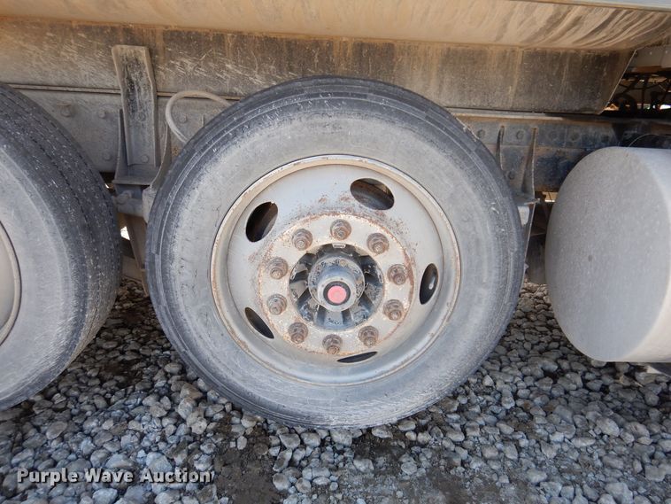 image for item MO9575 2004 Kenworth T800  dump truck