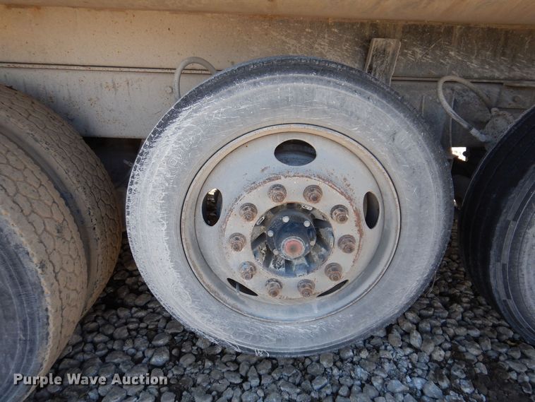 image for item MO9575 2004 Kenworth T800  dump truck