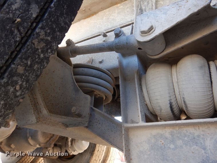 image for item MO9575 2004 Kenworth T800  dump truck