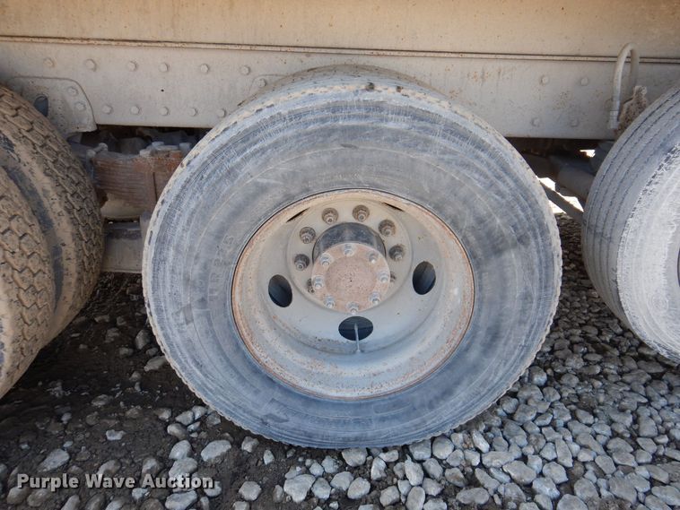 image for item MO9575 2004 Kenworth T800  dump truck