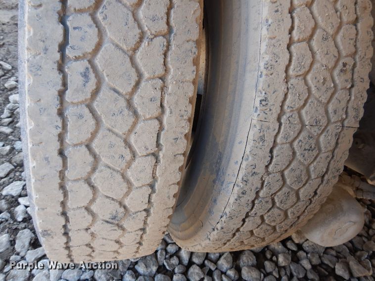 image for item MO9575 2004 Kenworth T800  dump truck