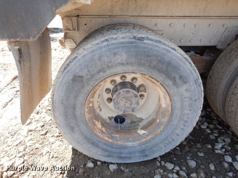 image for item MO9575 2004 Kenworth T800  dump truck