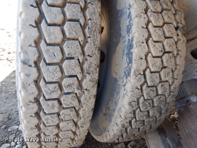 image for item MO9575 2004 Kenworth T800  dump truck