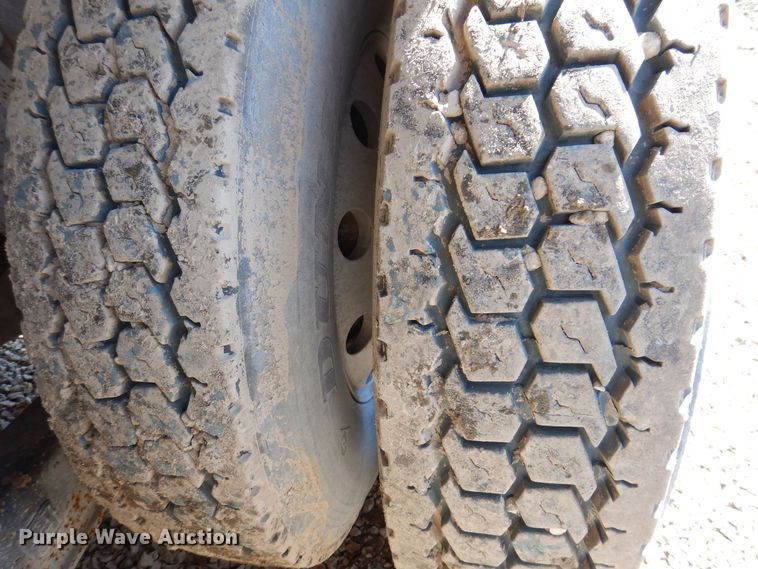 image for item MO9575 2004 Kenworth T800  dump truck