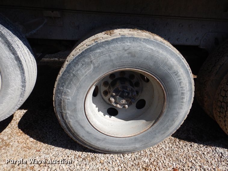 image for item MO9575 2004 Kenworth T800  dump truck