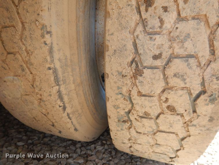 image for item MO9575 2004 Kenworth T800  dump truck