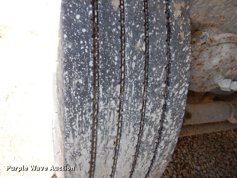 image for item MO9575 2004 Kenworth T800  dump truck