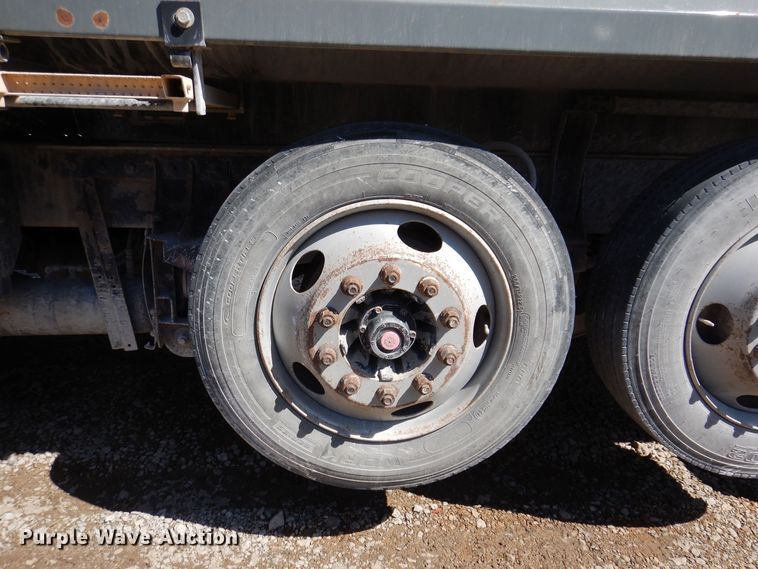 image for item MO9575 2004 Kenworth T800  dump truck