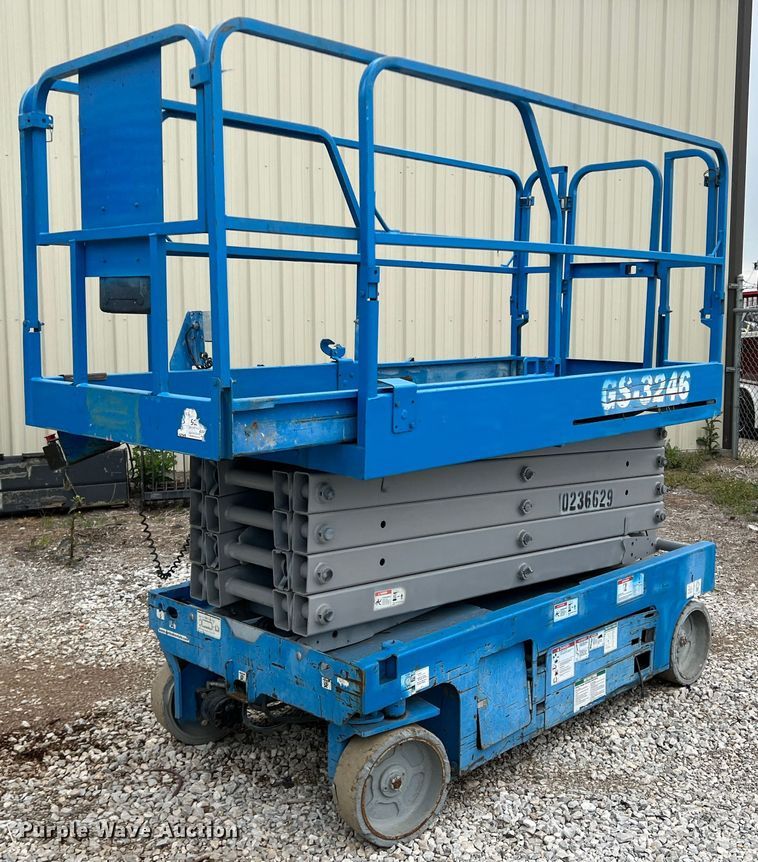 image for item MQ9870 2014 Genie GS-3246  scissor lift