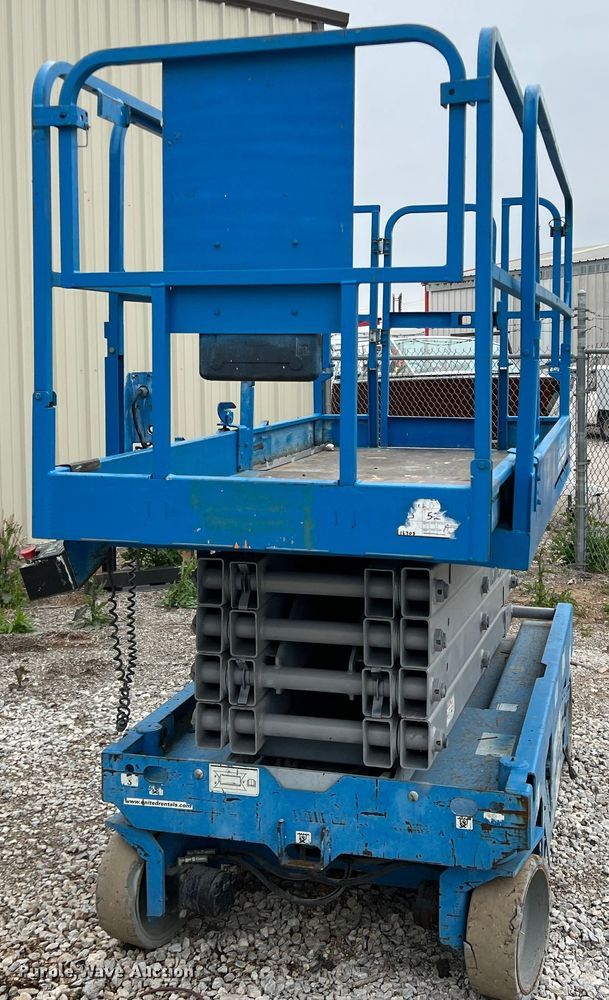 image for item MQ9870 2014 Genie GS-3246  scissor lift