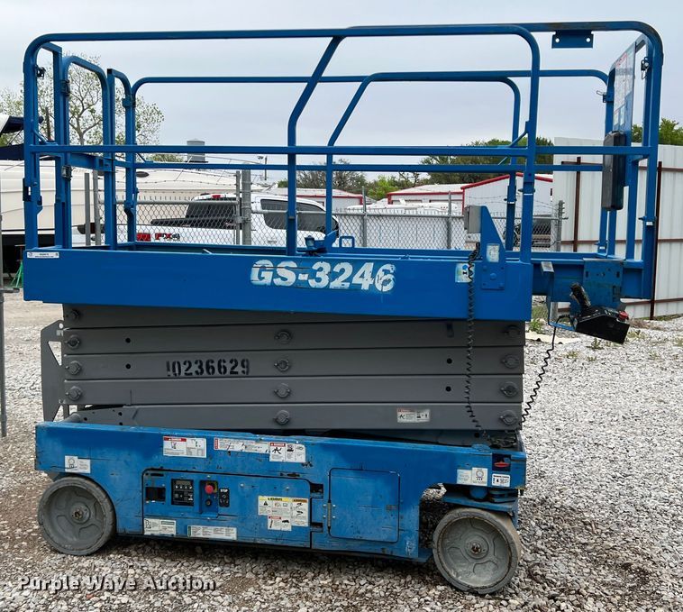 image for item MQ9870 2014 Genie GS-3246  scissor lift