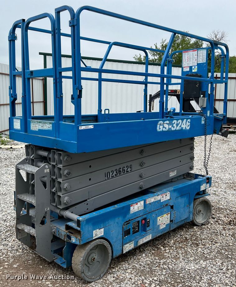 image for item MQ9870 2014 Genie GS-3246  scissor lift