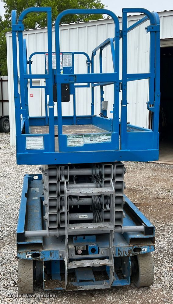 image for item MQ9870 2014 Genie GS-3246  scissor lift