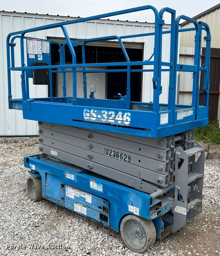 image for item MQ9870 2014 Genie GS-3246  scissor lift