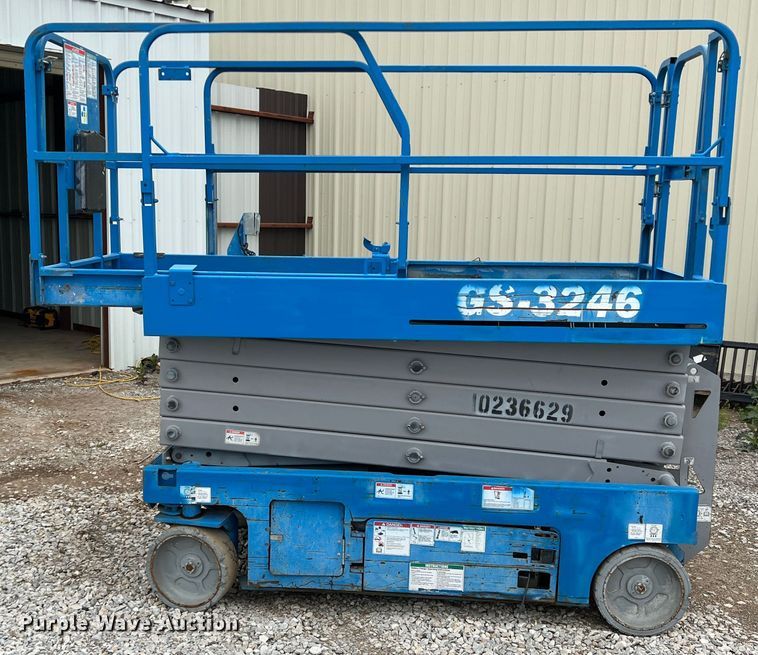 image for item MQ9870 2014 Genie GS-3246  scissor lift