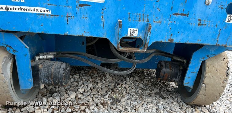 image for item MQ9870 2014 Genie GS-3246  scissor lift