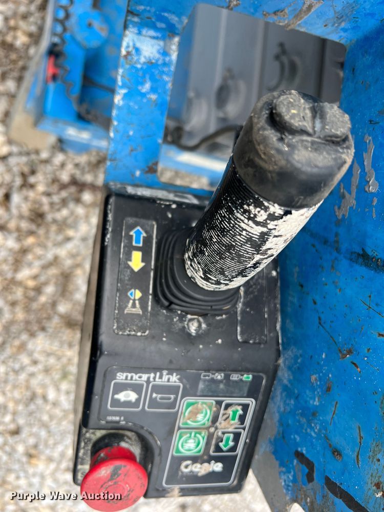 image for item MQ9870 2014 Genie GS-3246  scissor lift