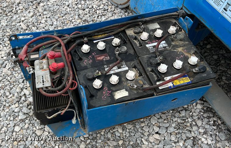 image for item MQ9870 2014 Genie GS-3246  scissor lift