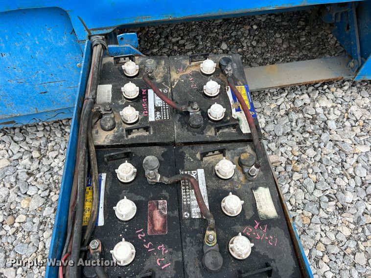 image for item MQ9870 2014 Genie GS-3246  scissor lift