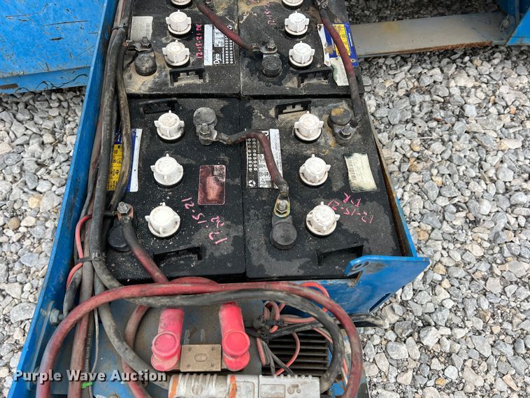 image for item MQ9870 2014 Genie GS-3246  scissor lift