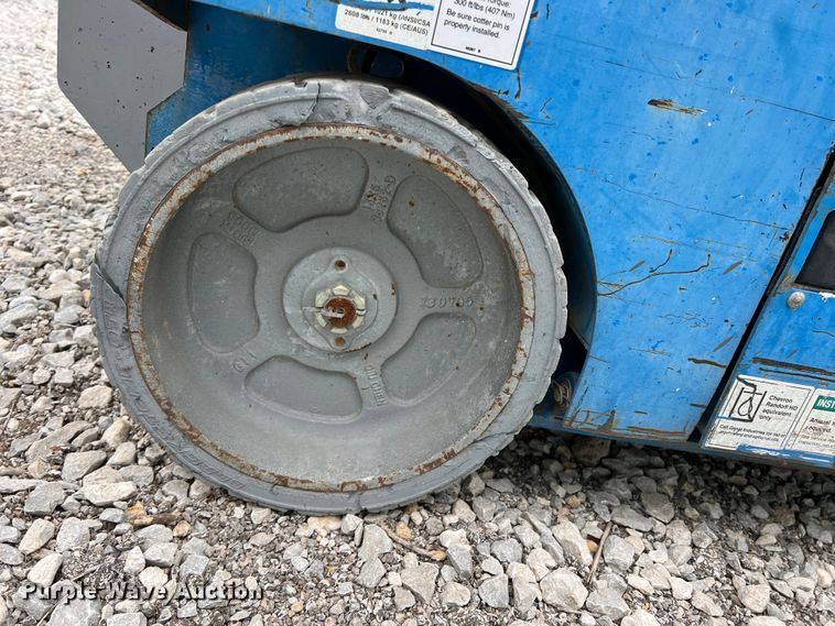 image for item MQ9870 2014 Genie GS-3246  scissor lift