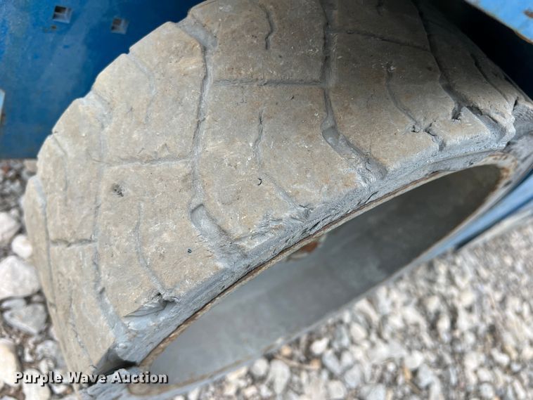 image for item MQ9870 2014 Genie GS-3246  scissor lift