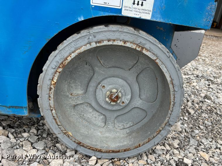 image for item MQ9870 2014 Genie GS-3246  scissor lift