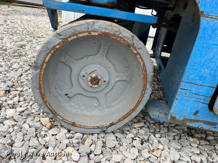 image for item MQ9870 2014 Genie GS-3246  scissor lift