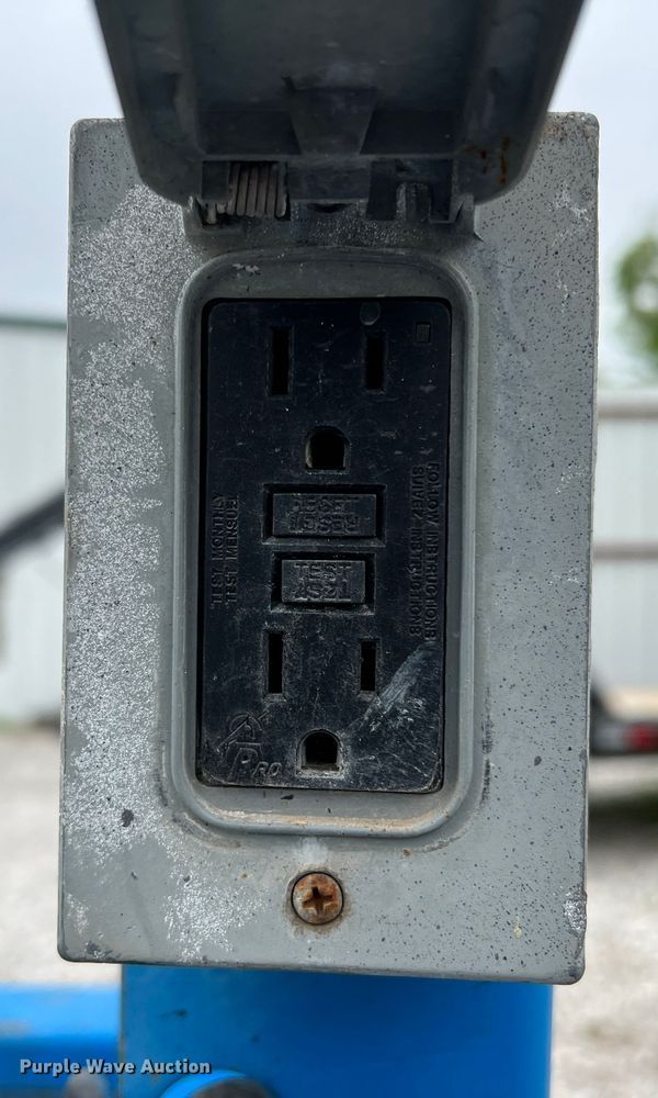 image for item MQ9870 2014 Genie GS-3246  scissor lift