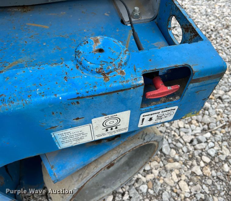 image for item MQ9870 2014 Genie GS-3246  scissor lift